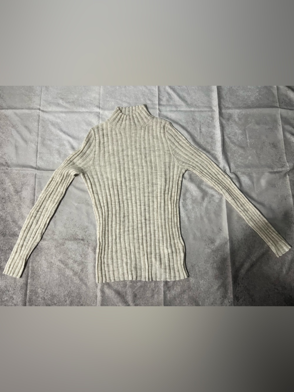 Madewell Ribbed Turtleneck Sweater in Light Heather Gray